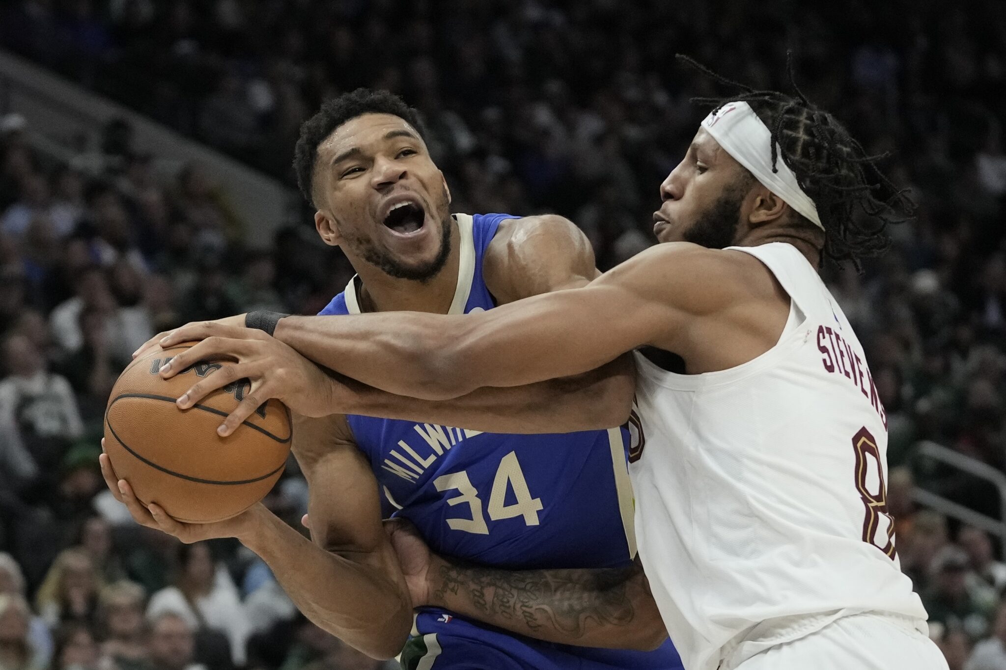 Άγγιξε το triple-double ο Γιάννης κόντρα στους Καβαλίερς