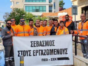 Έξω από το Υπουργείο Μεταφορών οι λιμενεργάτες της Λάρνακας
