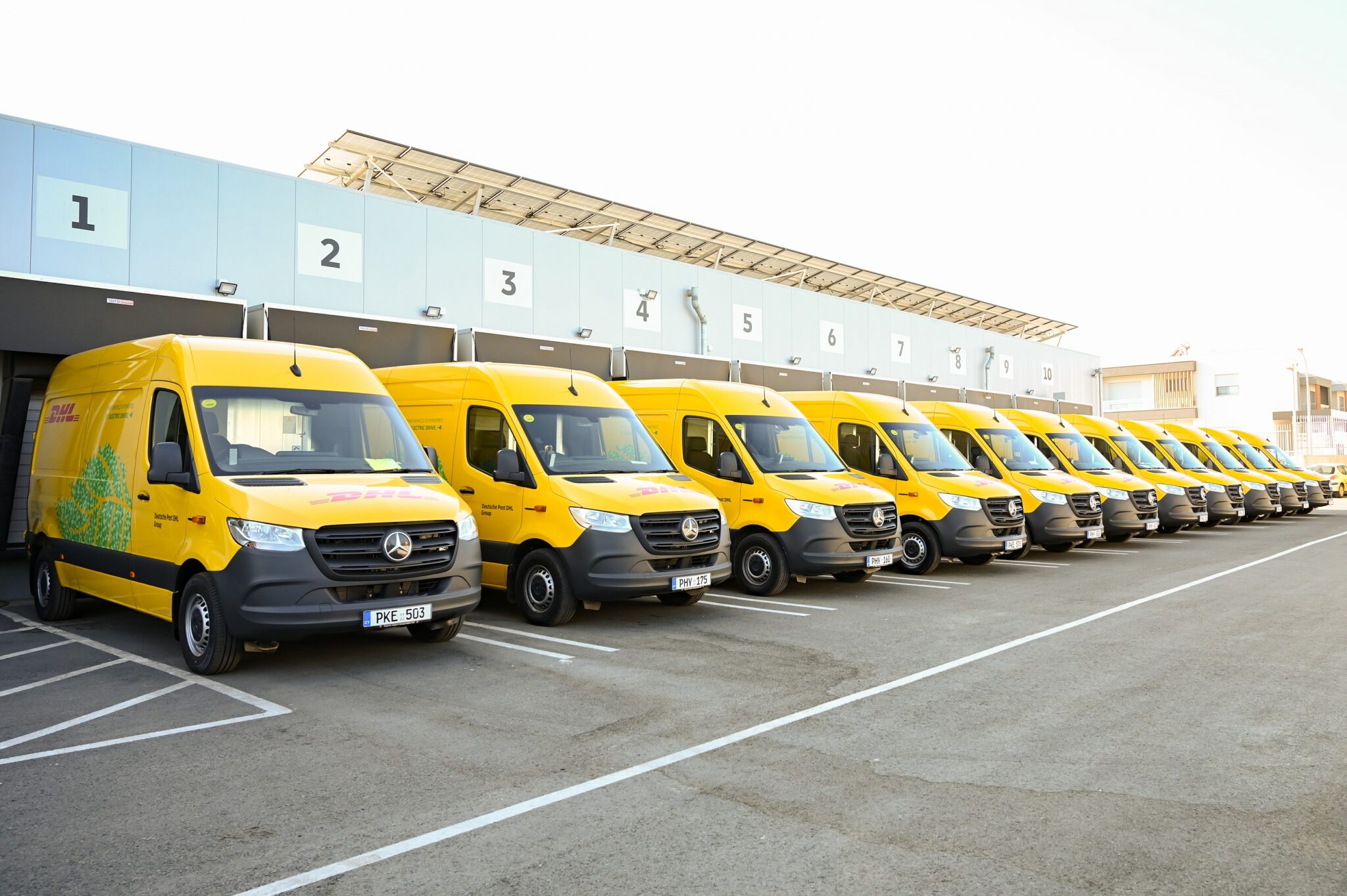DHL Express Κύπρου:  Παρέλαβε ακόμη 17 ηλεκτρικά βαν