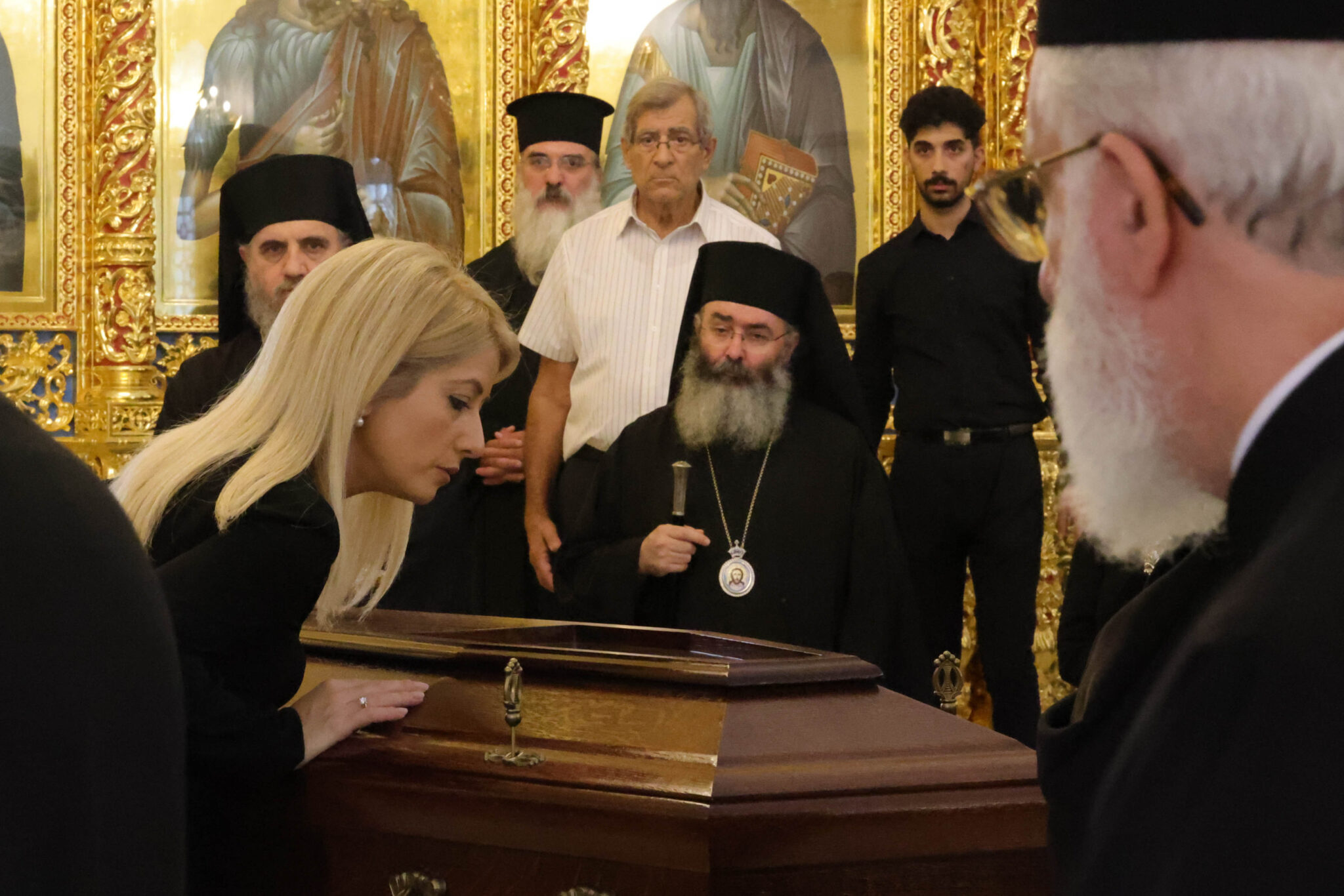 Ο πολιτικός κόσμος αποχαιρετά τον Αρχιεπίσκοπο Χρυσόστομο Β'