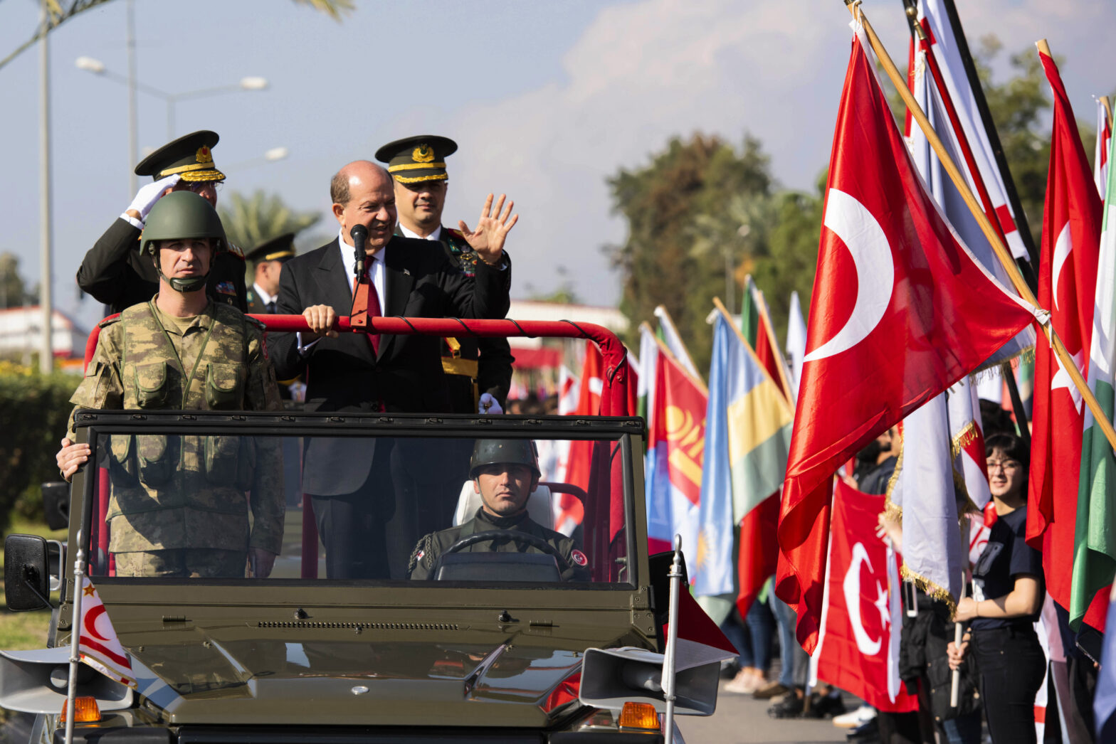 Προκλητικά πανηγύρια με συνθήματα για δύο κράτη που κατέληξαν σε… "αδιαθεσία"