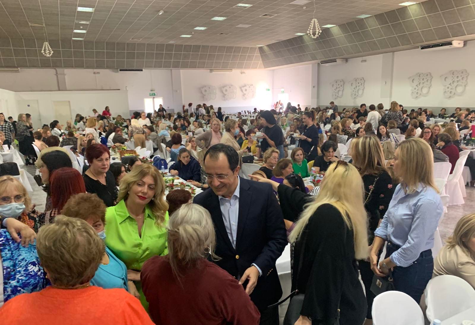 Γυναίκες μπροστά: Πέραν των 1000 γυναικών στη συνάντηση Χριστοδουλίδη στη Λεμεσό