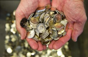 ΑΤΑ: Όχι σε κροκοδείλια δάκρια λέει η ΠΕΟ, αυξάνει τον πληθωρισμό λέει το ΚΕΒΕ