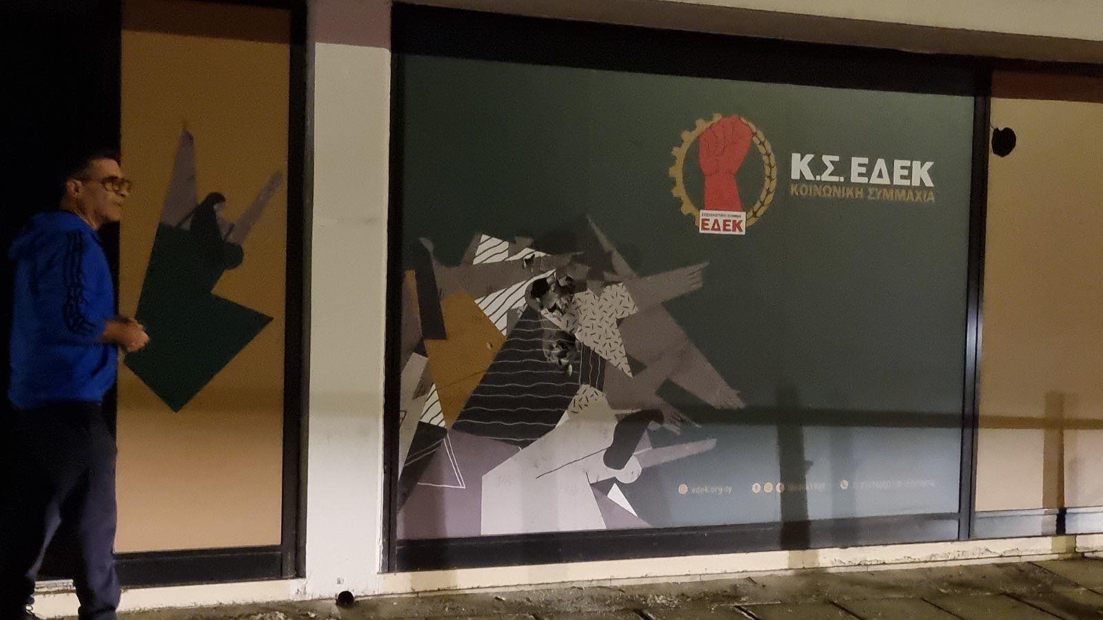 ΔΗΚΟ: "Ο όχλος κινήθηκε και προς τα κεντρικά γραφεία του κόμματος, χωρίς ζημιές"