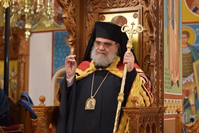 Κλάδο ελαίας τείνει σε όσους τον επικρίνουν ο Ησαϊας και εξηγεί το "βαθύ κράτος"