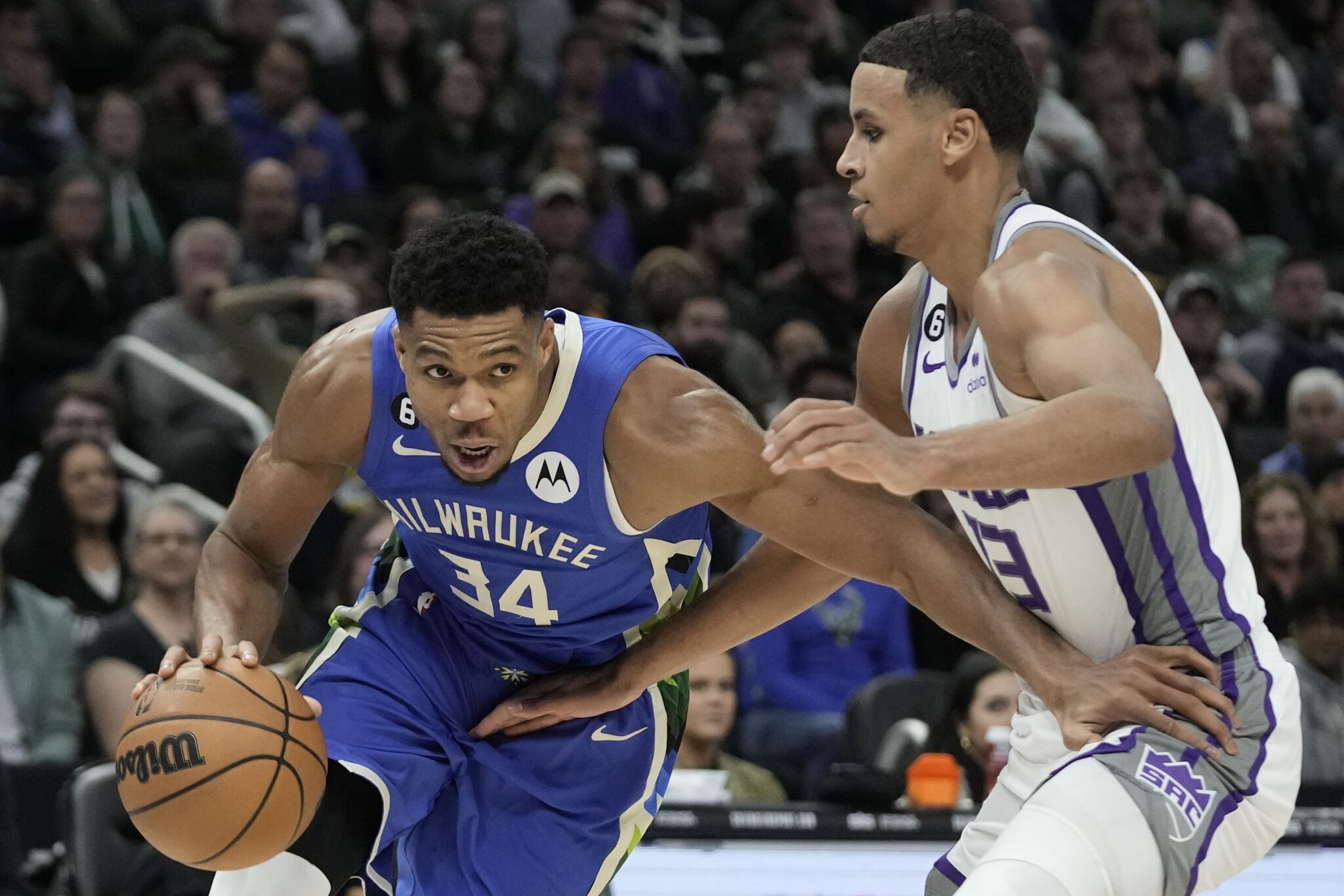 «Καθάρισε» τους Κινγκς με 35άρα ο Γιάννης