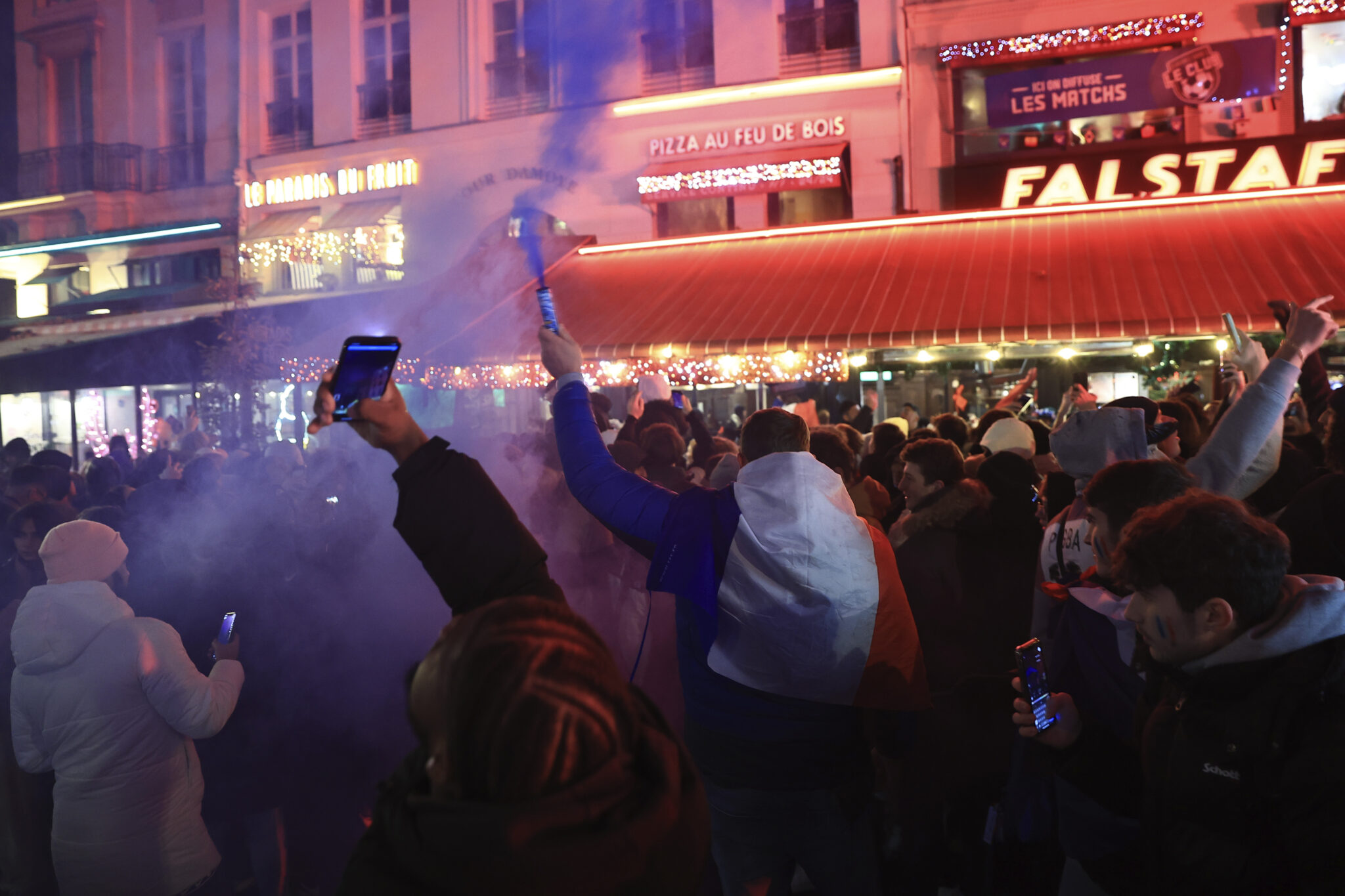 Αποθέωση στους Γάλλους παρά την ήττα στον τελικό του Μουντιάλ (ΒΙΝΤΕΟ)