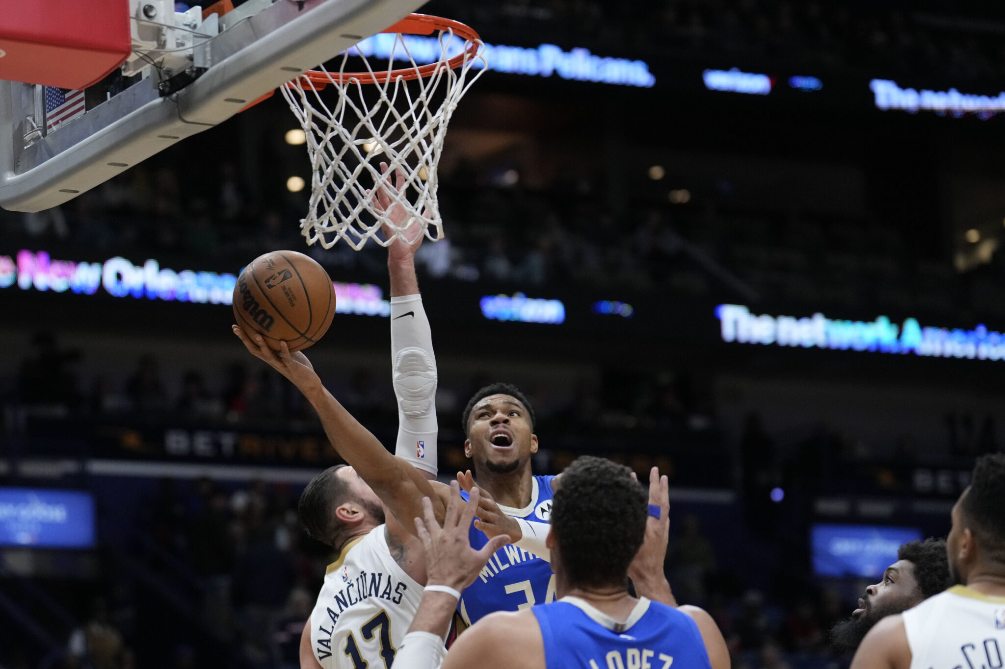 Άλωσαν τη Νέα Ορλεάνη με εκπληκτικό Γιάννη οι Μπακς και πάτησαν κορυφή