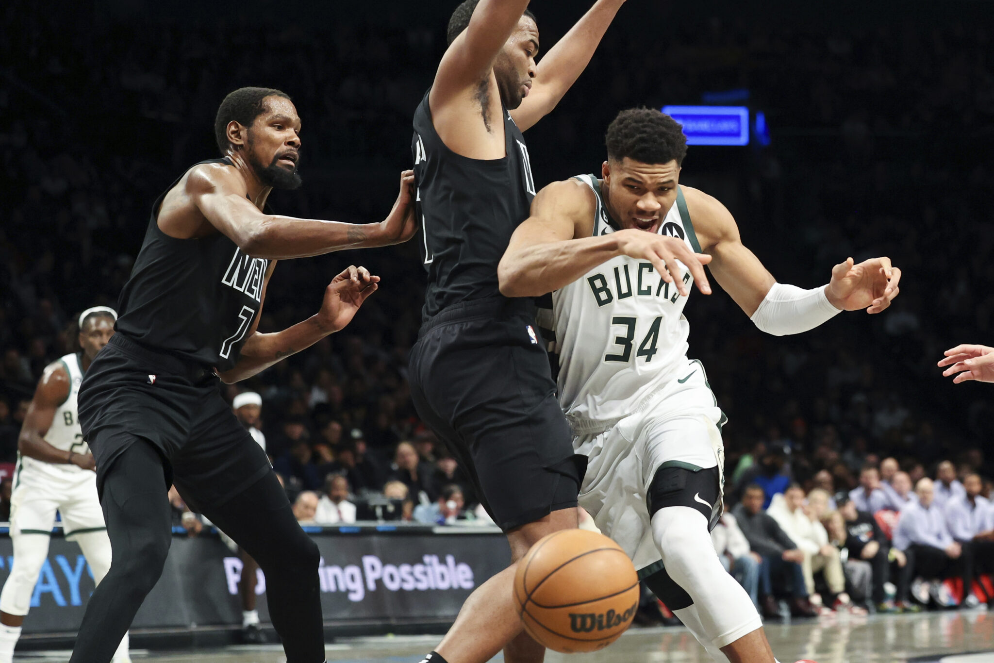 Έχασαν από τους Νετς οι Μπακς, πάλι μόνος του ο Αντετοκούνμπο