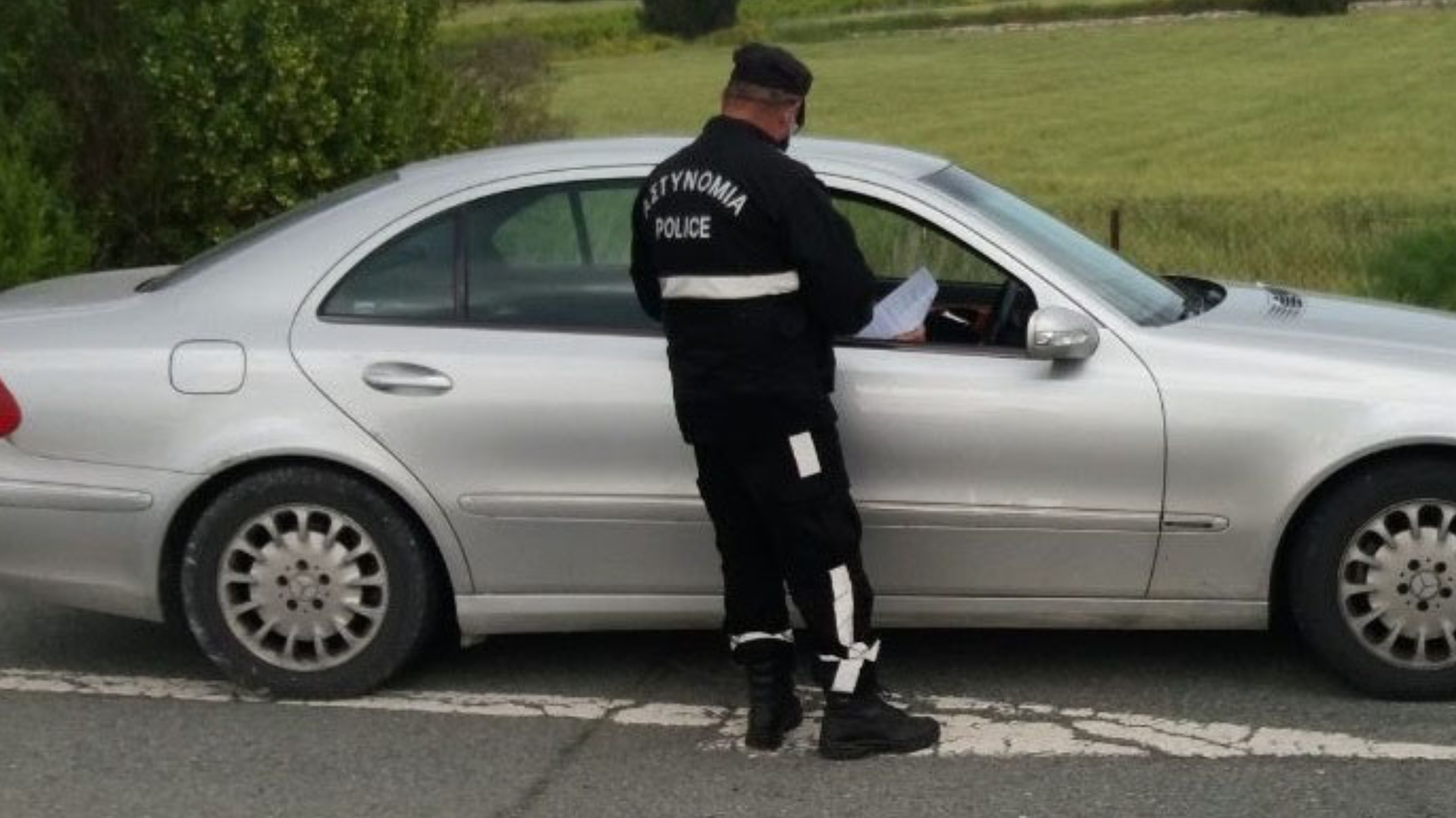 Αστυνομικός διέσωσε πολίτη που λιποθύμησε ενώ οδηγούσε σε δρόμο της Λεμεσού