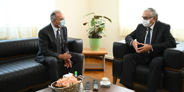 Με τον Ακιντζί συναντάται σήμερα ο Αβέρωφ Νεοφύτου