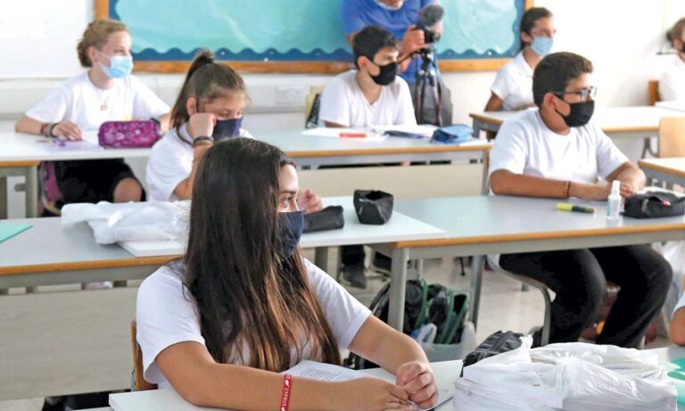 ΑΚΕΛ για Πρόδρομο: Δεν ακούει την κατακραυγή, αποτυχημένος θεσμός τα τετράμηνα