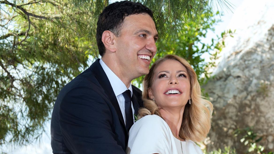 Τζένη Μπαλατσινού – Βασίλης Κικίλιας: Χριστουγεννιάτικη απόδραση με τον γιο τους