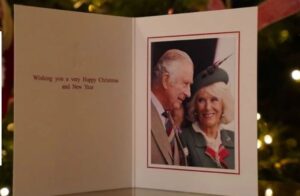 Κάρολος & Καμίλα: Ο μυστικός συμβολισμός στη χριστουγεννιάτικη κάρτα τους