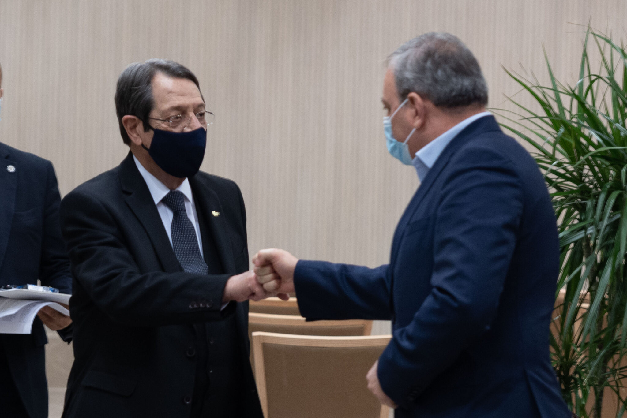 Για διχαστικό οίστρο μιλά ο Πελεκάνος, για αδράνεια ΠτΔ στο Κυπριακό το ΑΚΕΛ