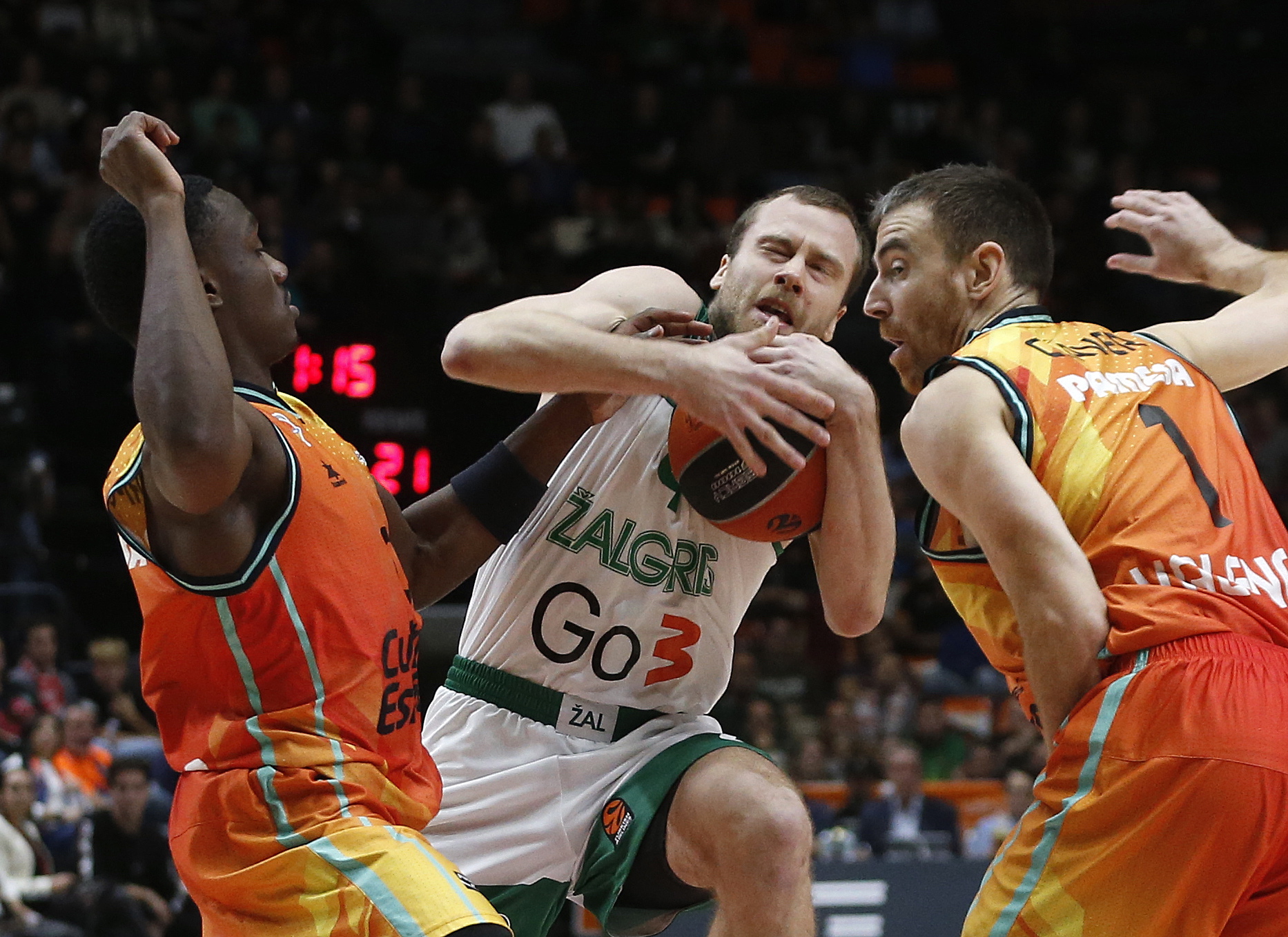 «Νοκ άουτ» για ένα μήνα ο Λεκαβίτσιους στη Ζαλγκίρις