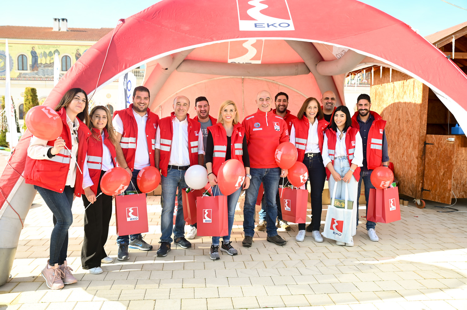 H EKO μοίρασε δώρα και χαρά σε 400 παιδιά και τις οικογένειες τους