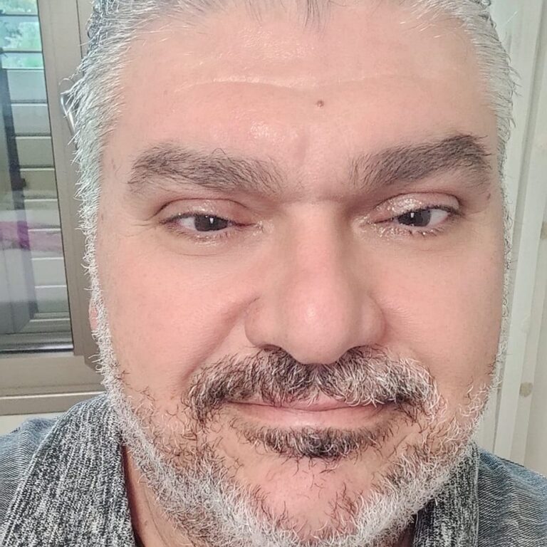 Βασίλης Ράλλης: Νέος υποψήφιος, θέλει να πάρει και τις γυναίκες στρατό