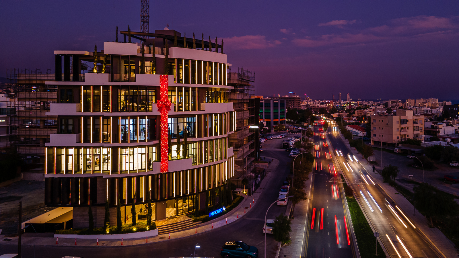 Φόρεσε τα γιορτινά του το Imperio Ηouse