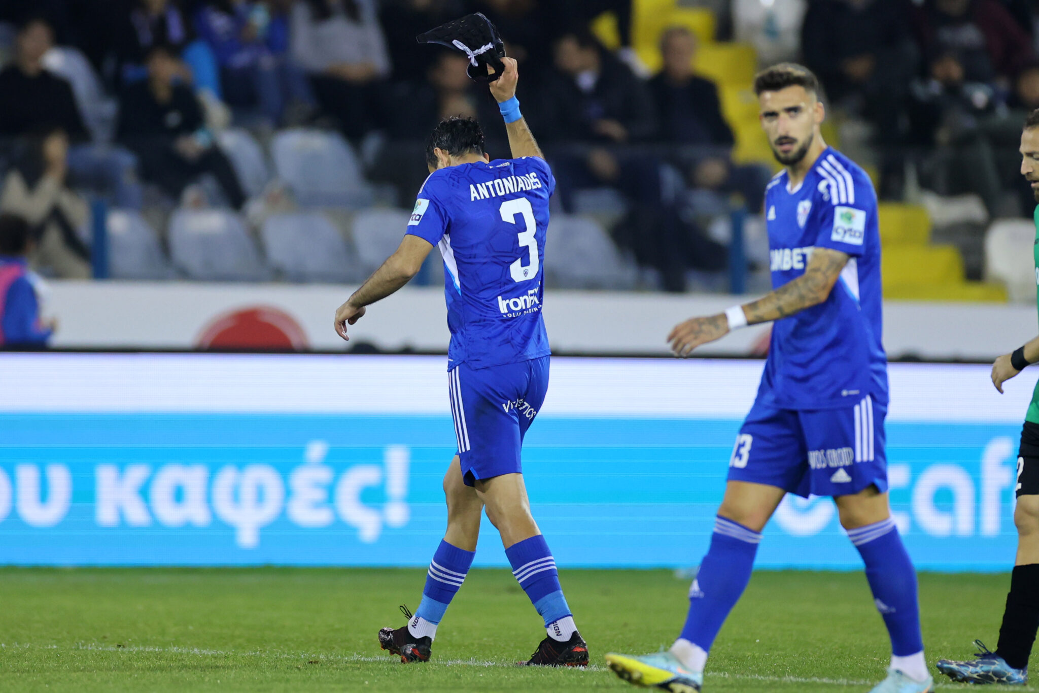 Σφίγγει ο κλοιός για την Ανόρθωση