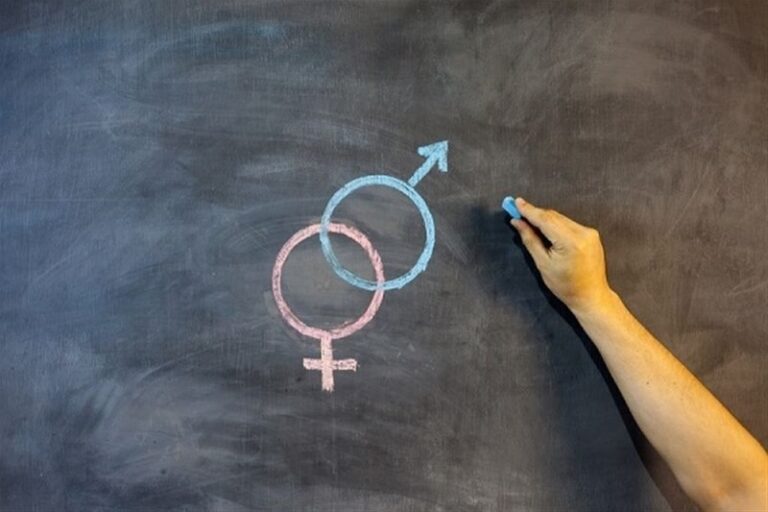 Αυτά διδάσκει η σεξουαλική διαπαιδαγώγηση, από το Δημοτικό μέχρι το Λύκειο