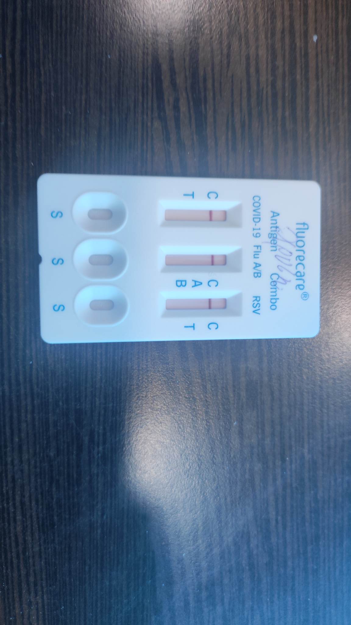 Τριπλό τεστ για RSV, γρίπη και COVID-19: Η διαδικασία και πόσο κοστίζει