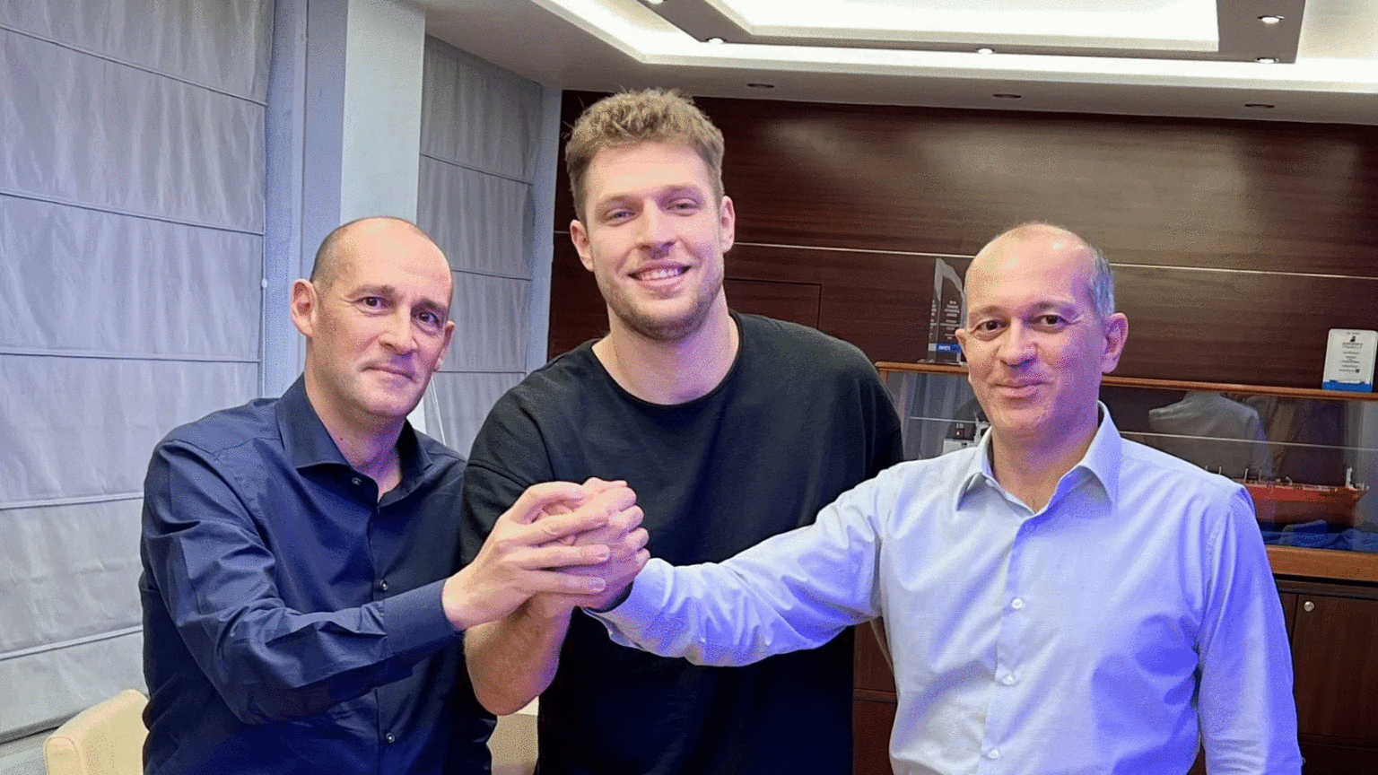 «Έδεσε» Βεζένκοφ μέχρι το 2025 ο Ολυμπιακός