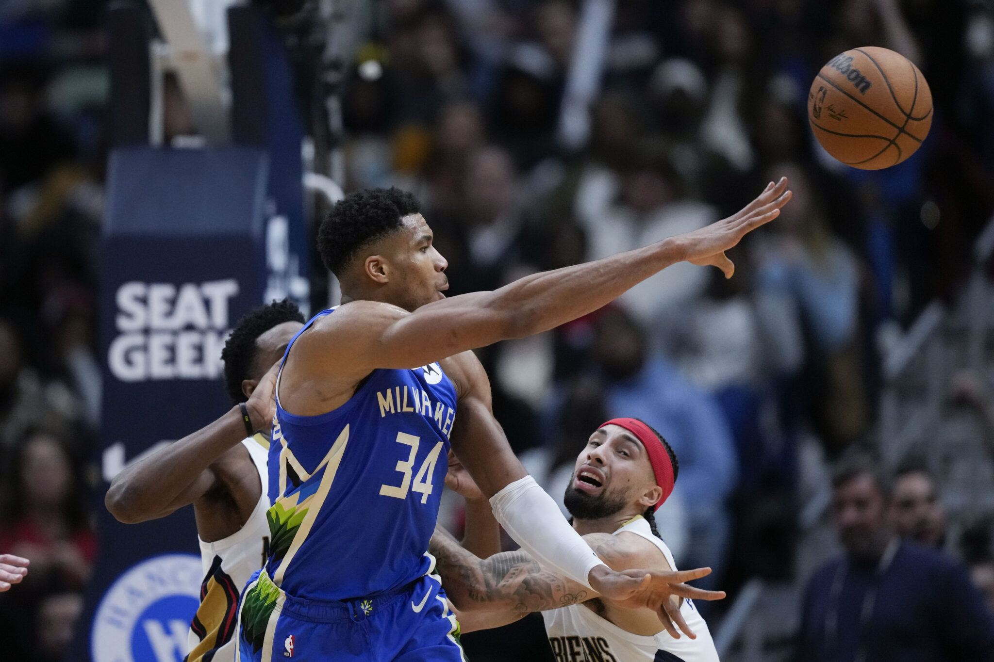 Η μαγική πάσα του Γιάννη που «ξεκλείδωσε» τη νίκη για τους Μπακς (ΒΙΝΤΕΟ)