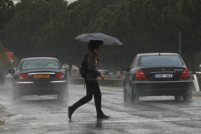 Συνεχίζονται και σήμερα οι βροχές, έριξε χιόνι στα ορεινά