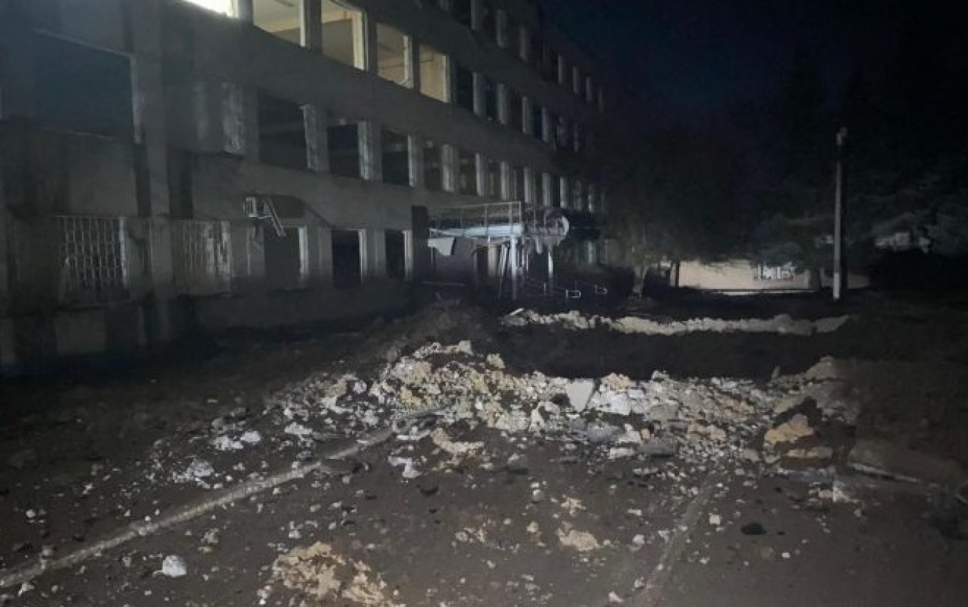 Ένας θάνατος κι αρκετοί τραυματίες ο απολογισμός βομβαρδισμού στο Ντονέτσκ