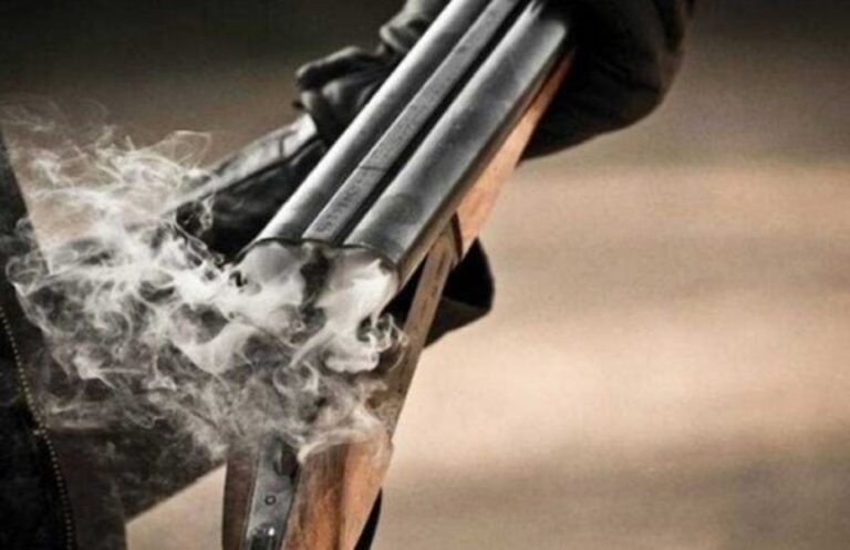 Έφοδος ΥΚΑΝ σε οικία 33χρονου: Βρήκαν κλεμμένα αεροβόλα και φλομπέρ από οικία