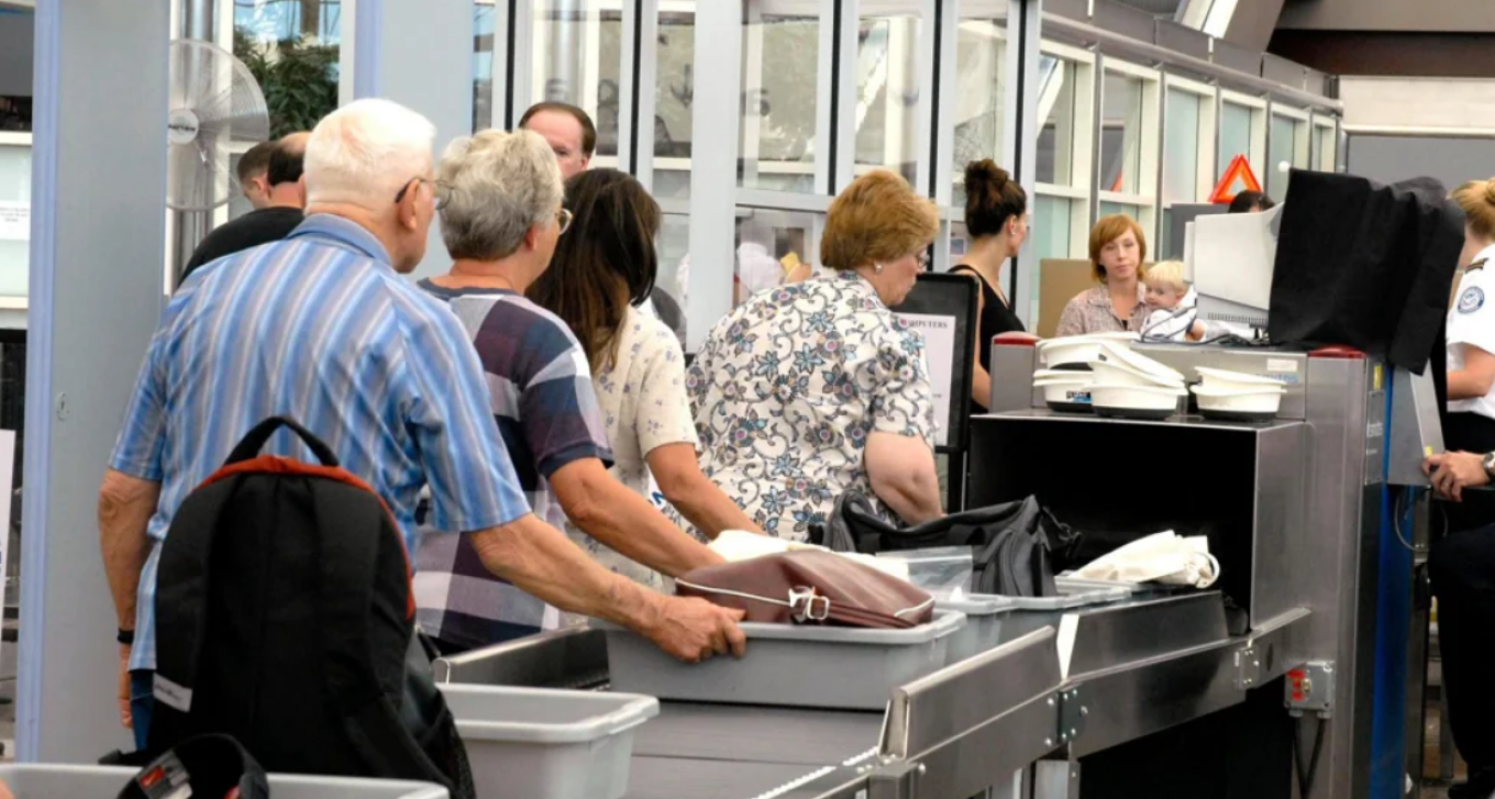 Με PCR οι ταξιδιώτες από την Κίνα, σύσταση για μάσκες σε εσωτερικούς χώρους