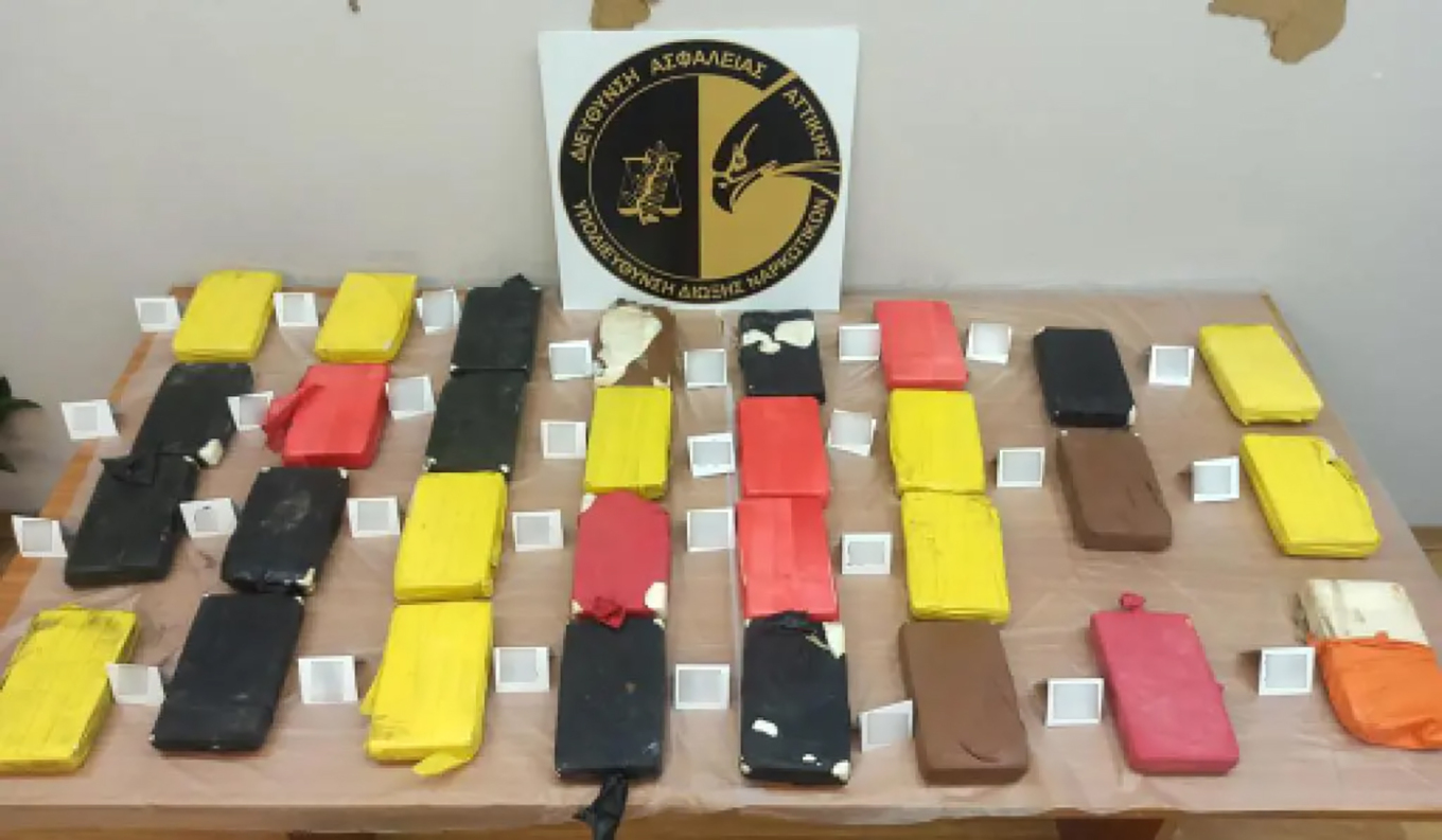 Θα κατέληγε στην Κύπρο το "φορτίο θανάτου" που έπιασαν στον Πειραιά (ΒΙΝΤΕΟ)