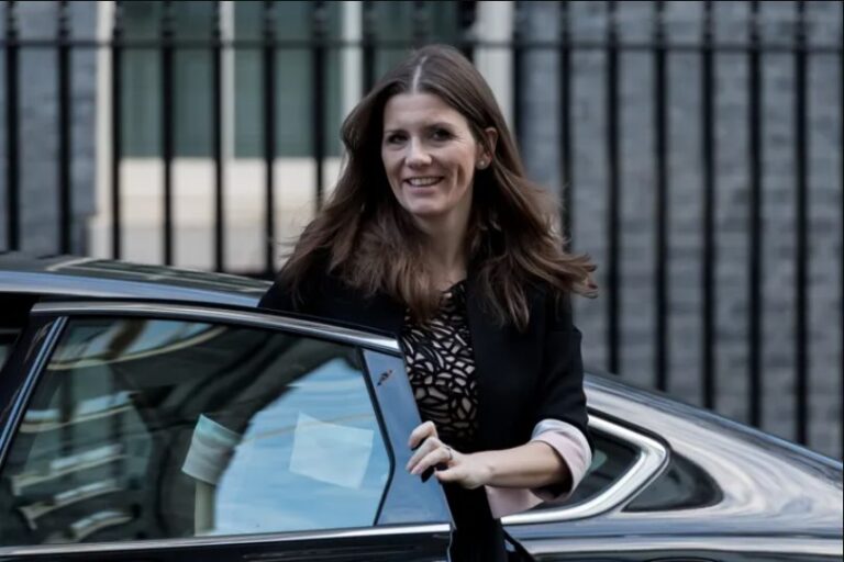 Υπουργός Πολιτισμού Βρετανίας: «Τα Γλυπτά του Παρθενώνα μας ανήκουν»