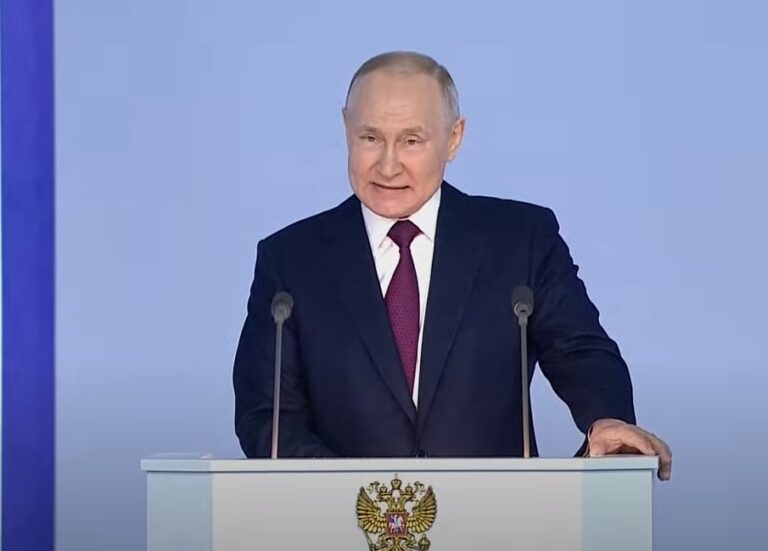 Βλαντιμίρ Πούτιν: «Η Δύση παίζει βρώμικο παιχνίδι, αυτή ξεκίνησε τον πόλεμο»
