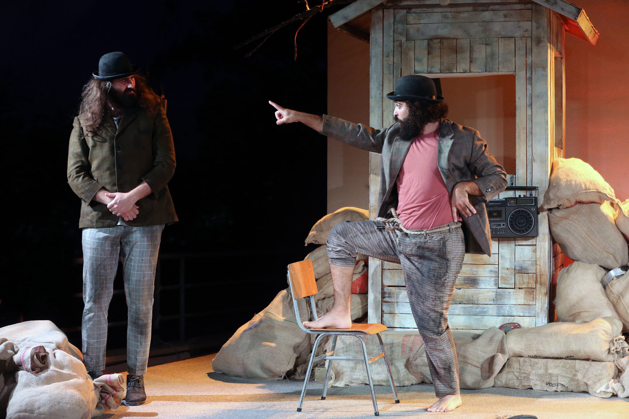 Ένας Ελληνοκύπριος κι ένας Τουρκοκύπριος περιμένουν τον Γκοντό