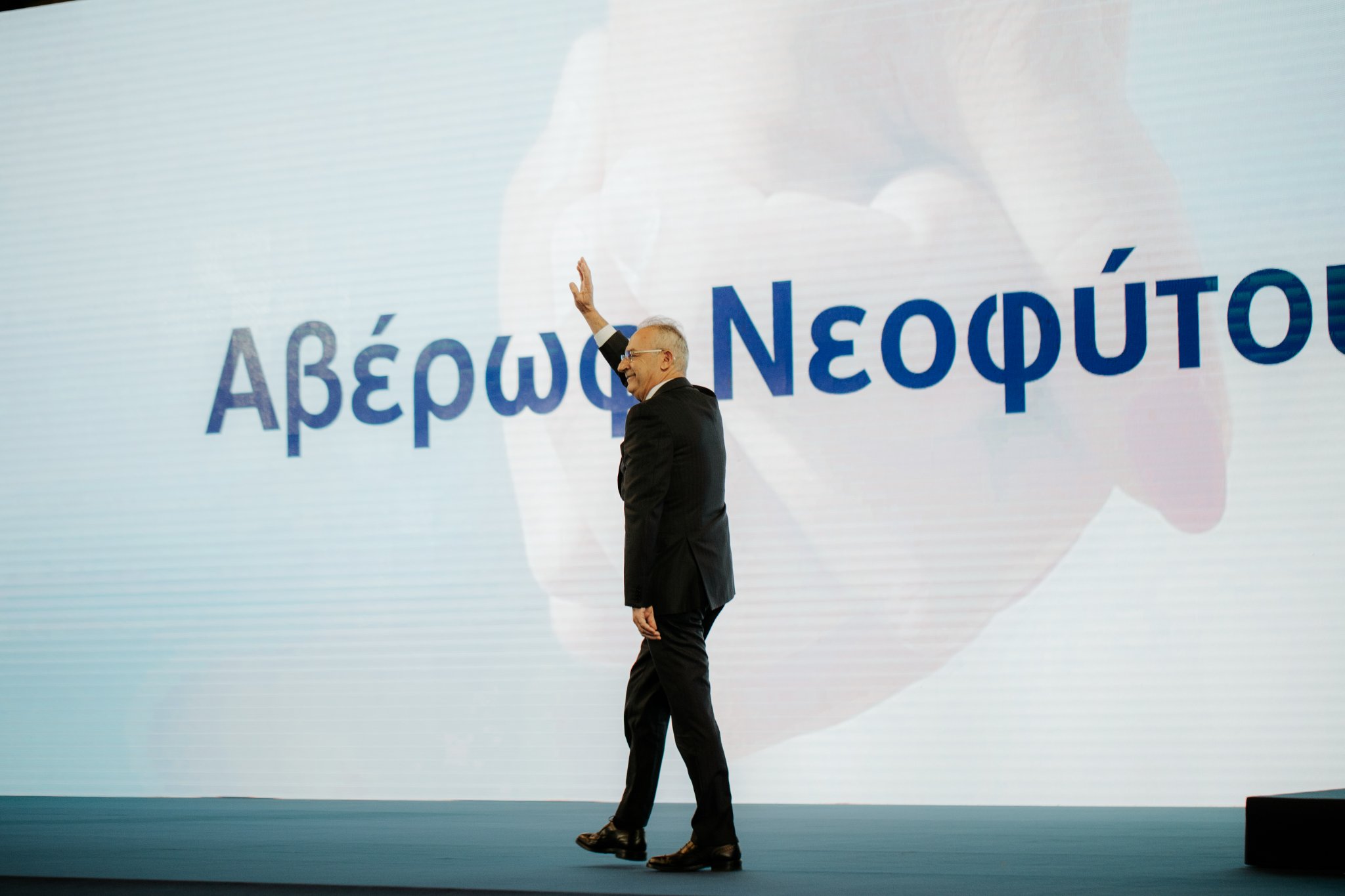 Τρείς λέξεις μόνο από τον Αβέρωφ: "Αξιοπρέπεια, ευθύνη και ενότητα"