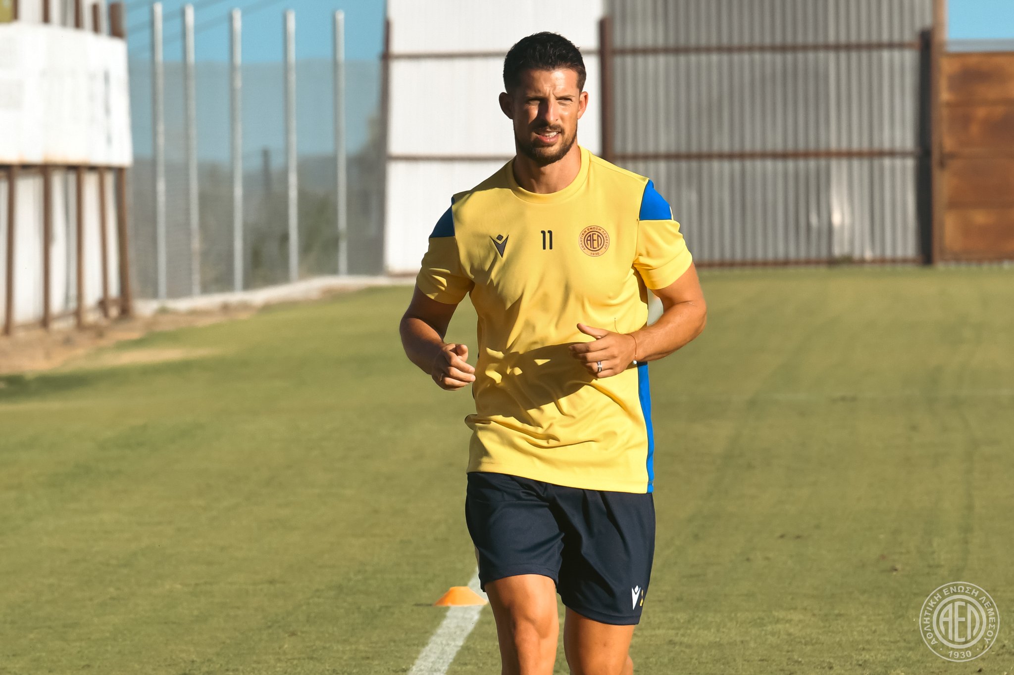 «Τρέχουν» να προλάβουν Μιραλάς και Τσιμπόλα στην ΑΕΛ, εξαντλήθηκαν τα εισιτήρια