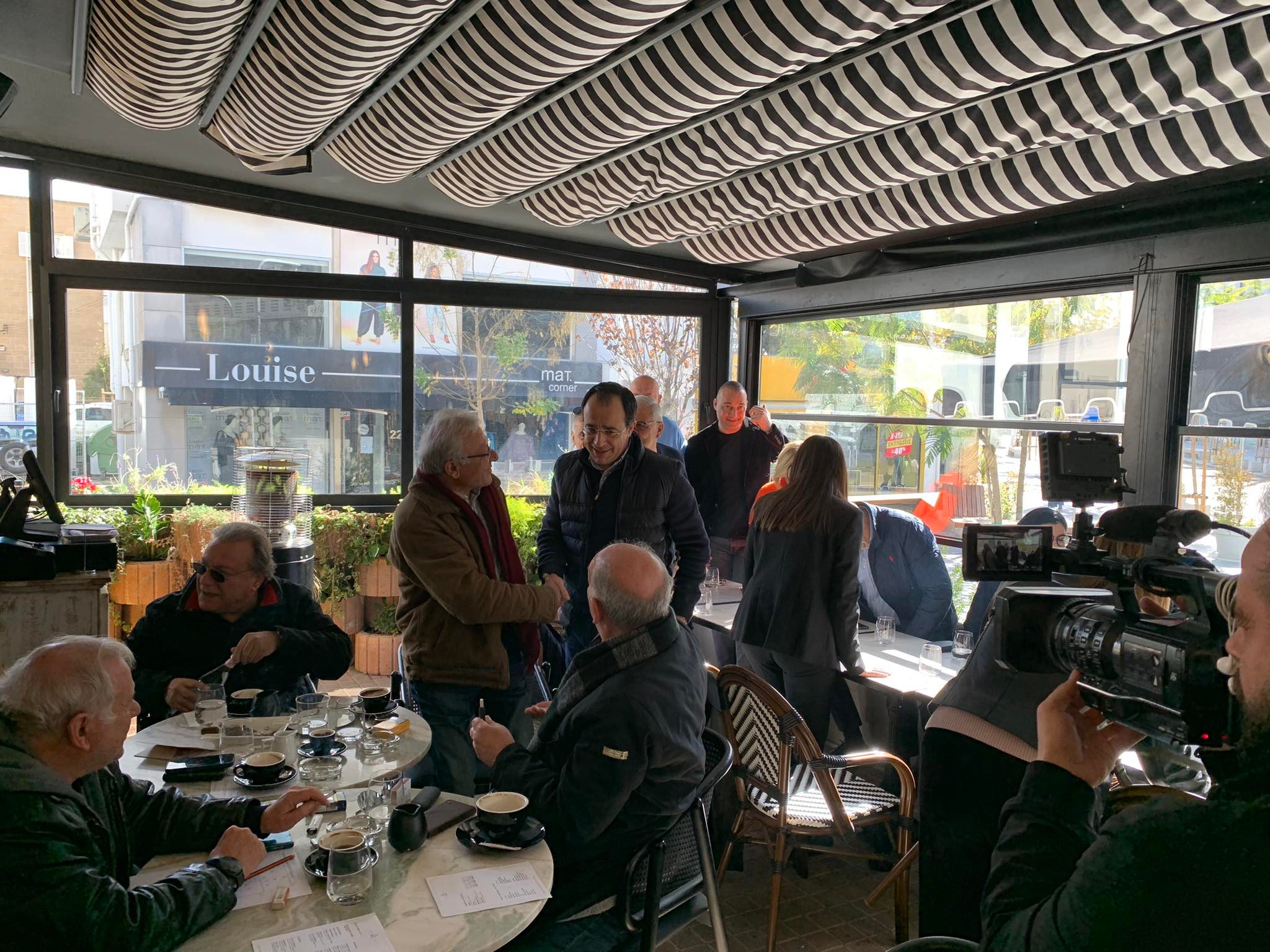 Για χαλαρό καφέ πριν από τη μεγάλη αυριανή «μάχη» ο Χριστοδουλίδης (ΒΙΝΤΕΟ/ΦΩΤΟ)