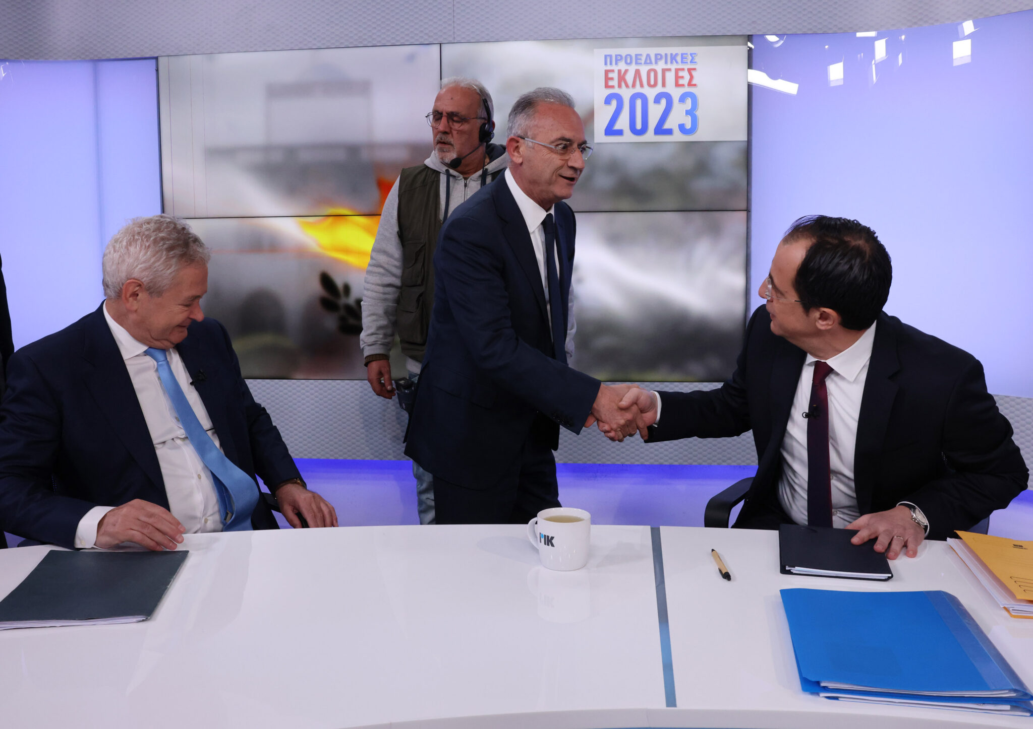 Μια ανάσα πριν την κάλπη οι Υποψήφιοι, έστειλαν τελικά μηνύματα σε ψηφοφόρους