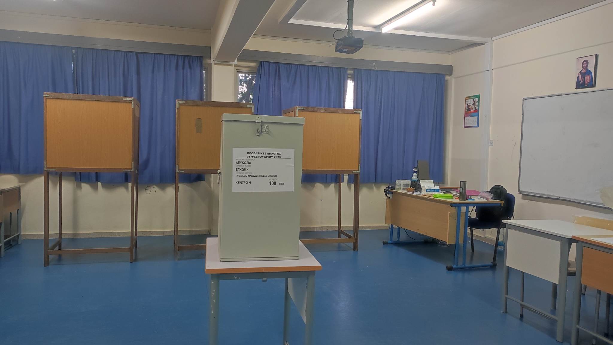 Άνοιξαν οι κάλπες για την μεγάλη αναμέτρηση