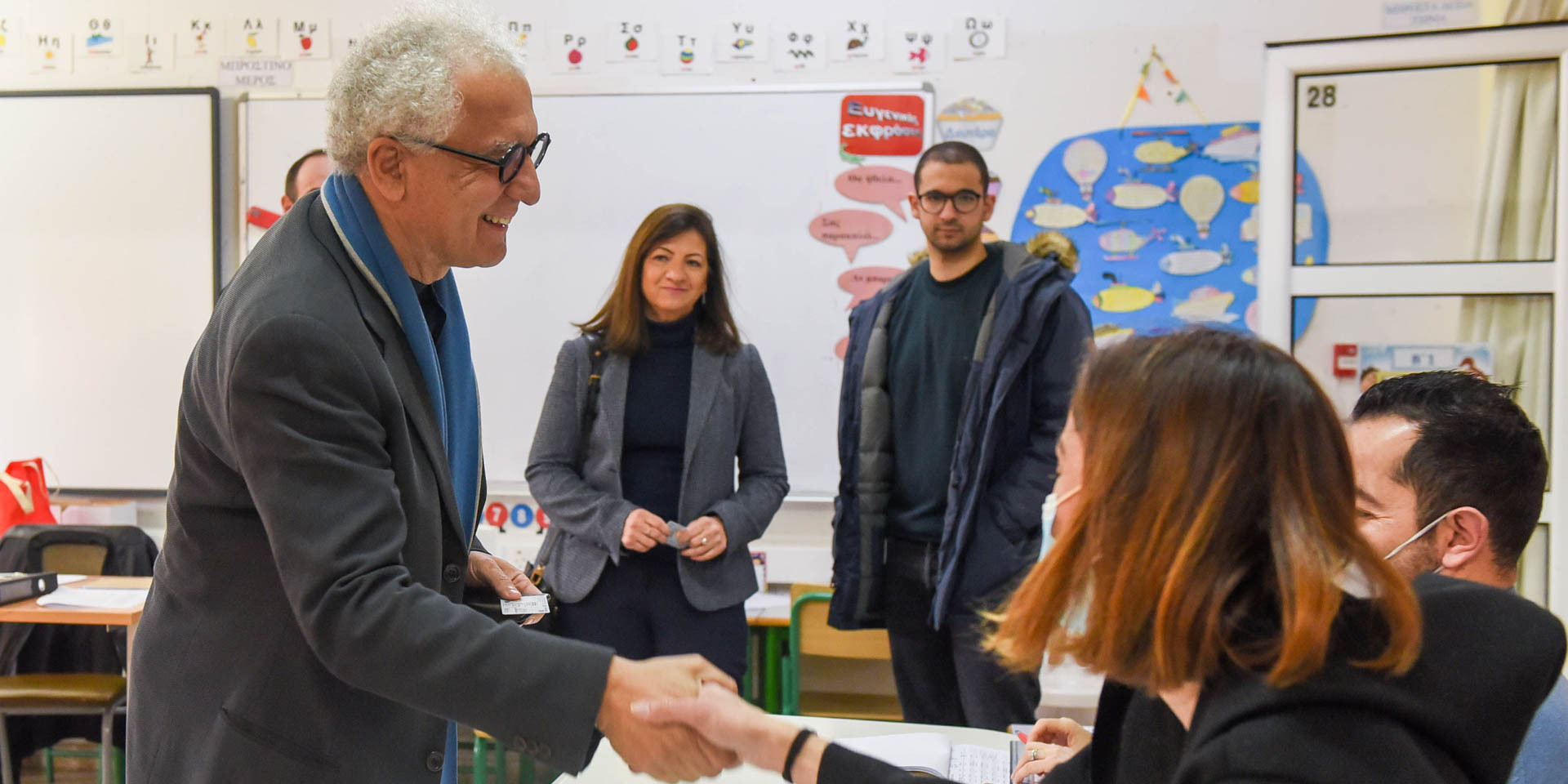 "Καλώ τους πολίτες να αναρωτηθούν τι μέλλον θέλουν για τα παιδιά τους"