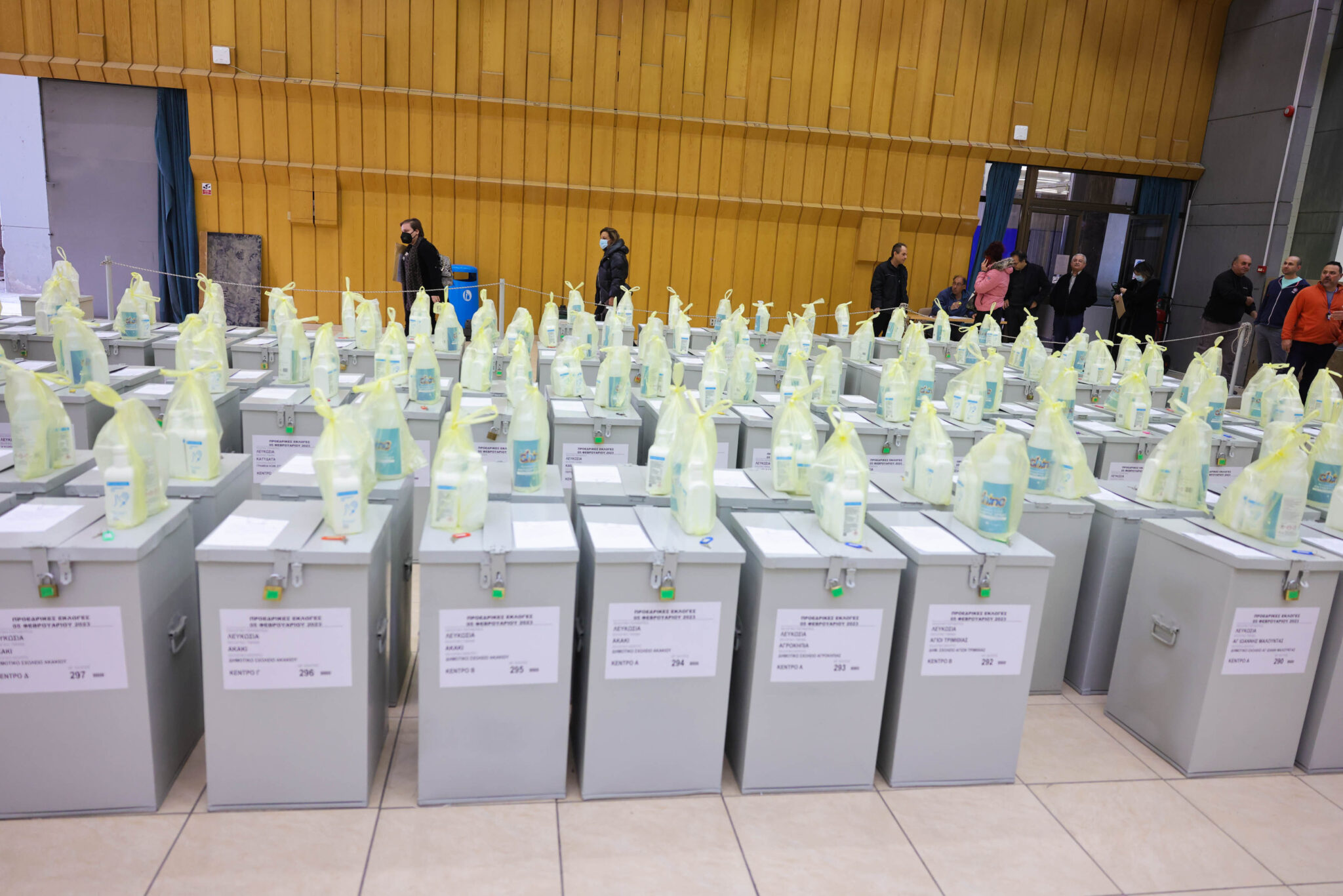 Ξεκίνησε η παράδοση των καλπών για τον β' γύρο