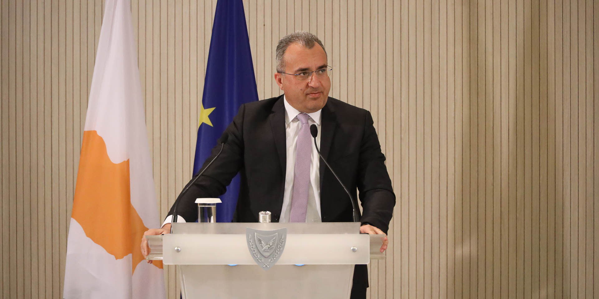 "Ο ΟΚΥΠΥ το χειρίστηκε λάθος. Έπρεπε να απολογηθεί για τη γυμνή ηλικιωμένη"