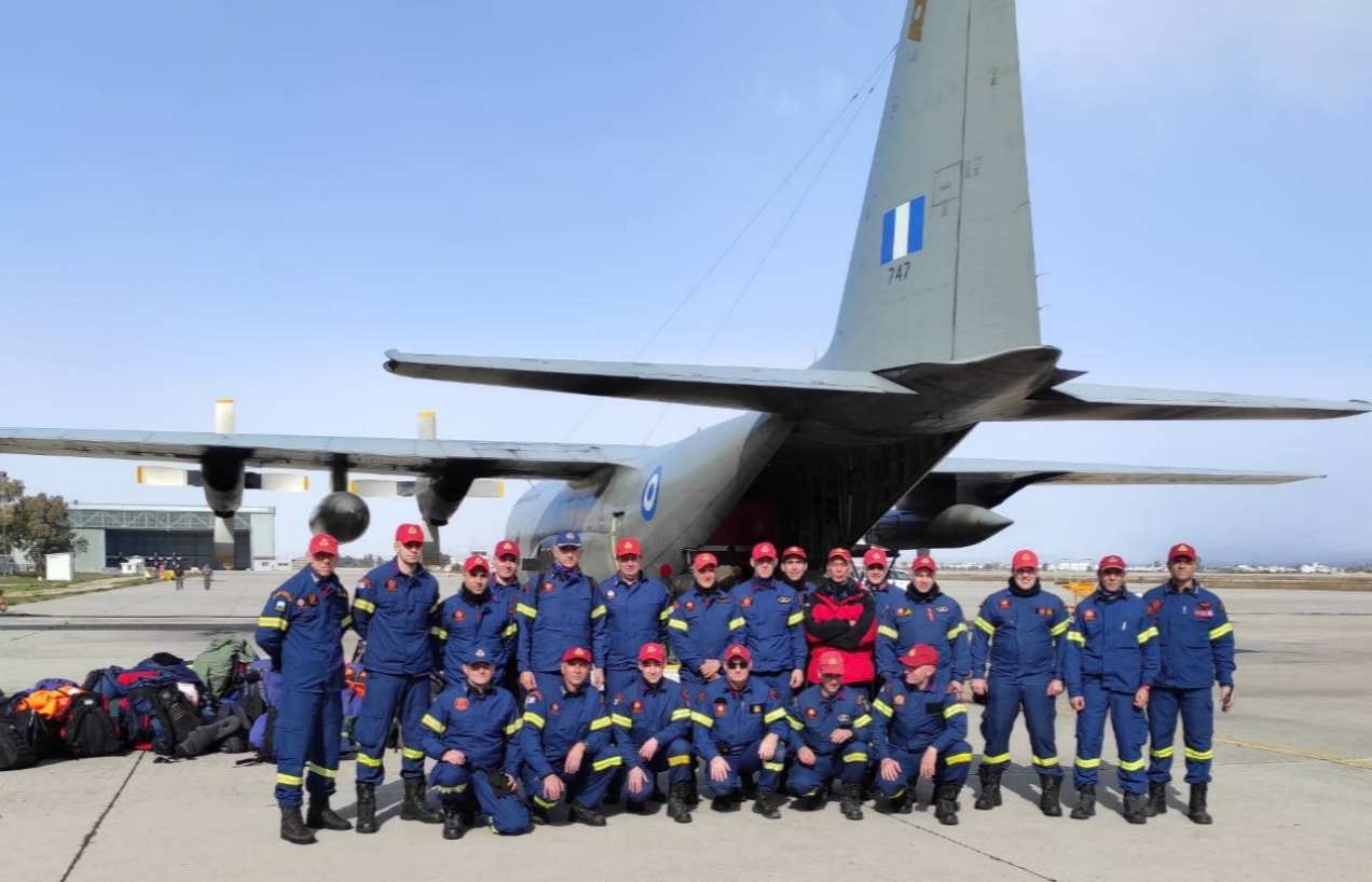 Αυτοί είναι οι 21 πυροσβέστες της ΕΜΑΚ που σπεύδουν για βοήθεια στο σεισμό