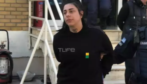 Super Κική: Η απίστευτη selfie μέσα από το… περιπολικό που έσβησε (ΦΩΤΟ)