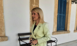 Αννίτα Δημητρίου: Εντυπωσίασε ξανά με την εμφάνισή της στις κάλπες