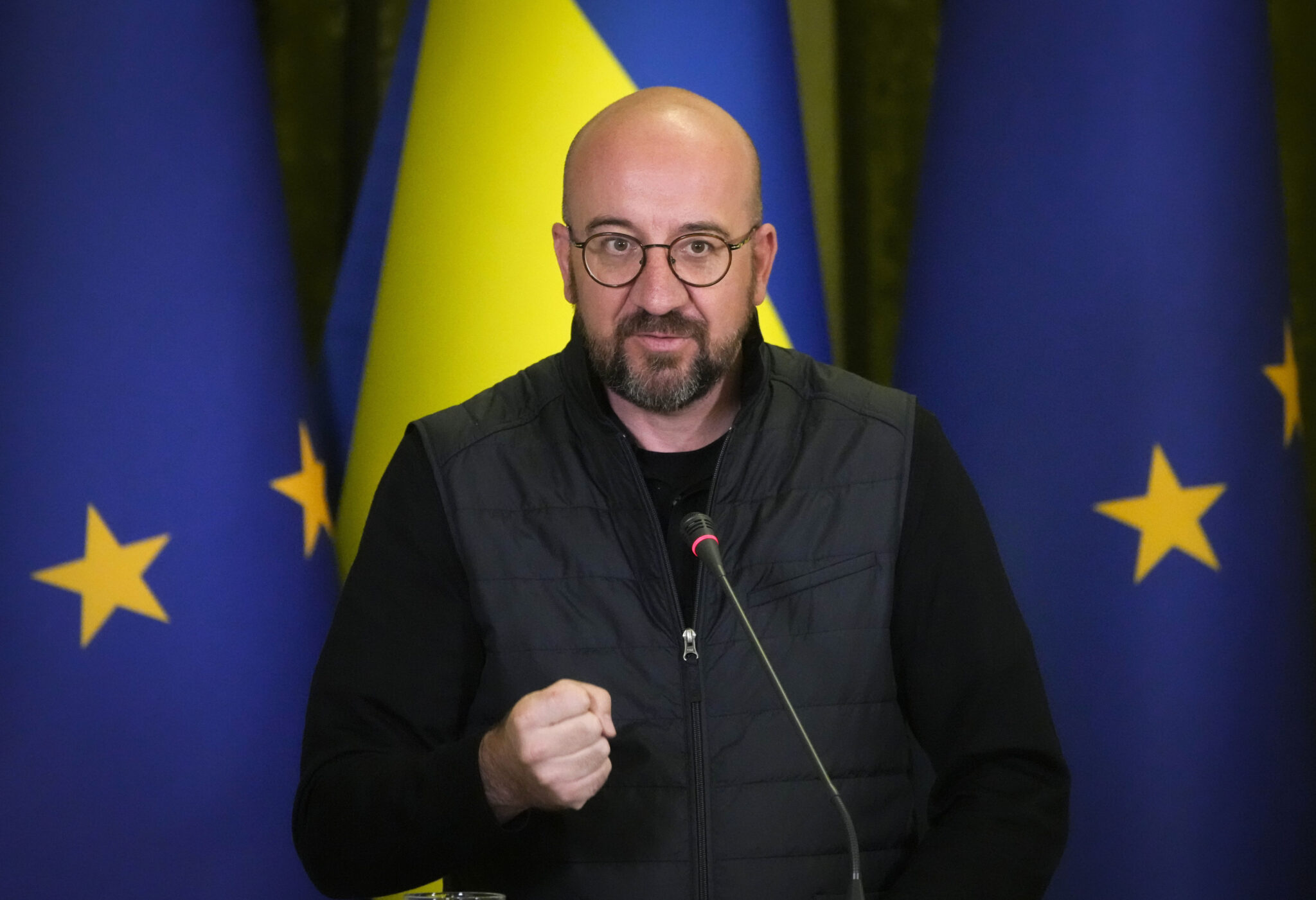 Μισέλ: Οι Ευρωπαίοι να δώσουν τον απαραίτητο στρατιωτικό εξοπλισμό στην Ουκρανία