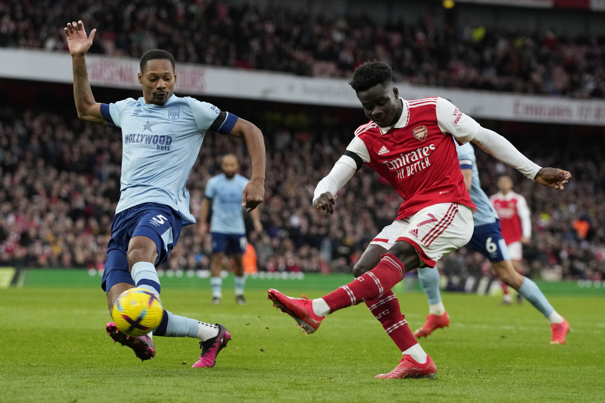 Μπλόκο της Μπρέντφορντ στην Άρσεναλ, ταπείνωσε την Τότεναμ με ανατροπή η Λέστερ