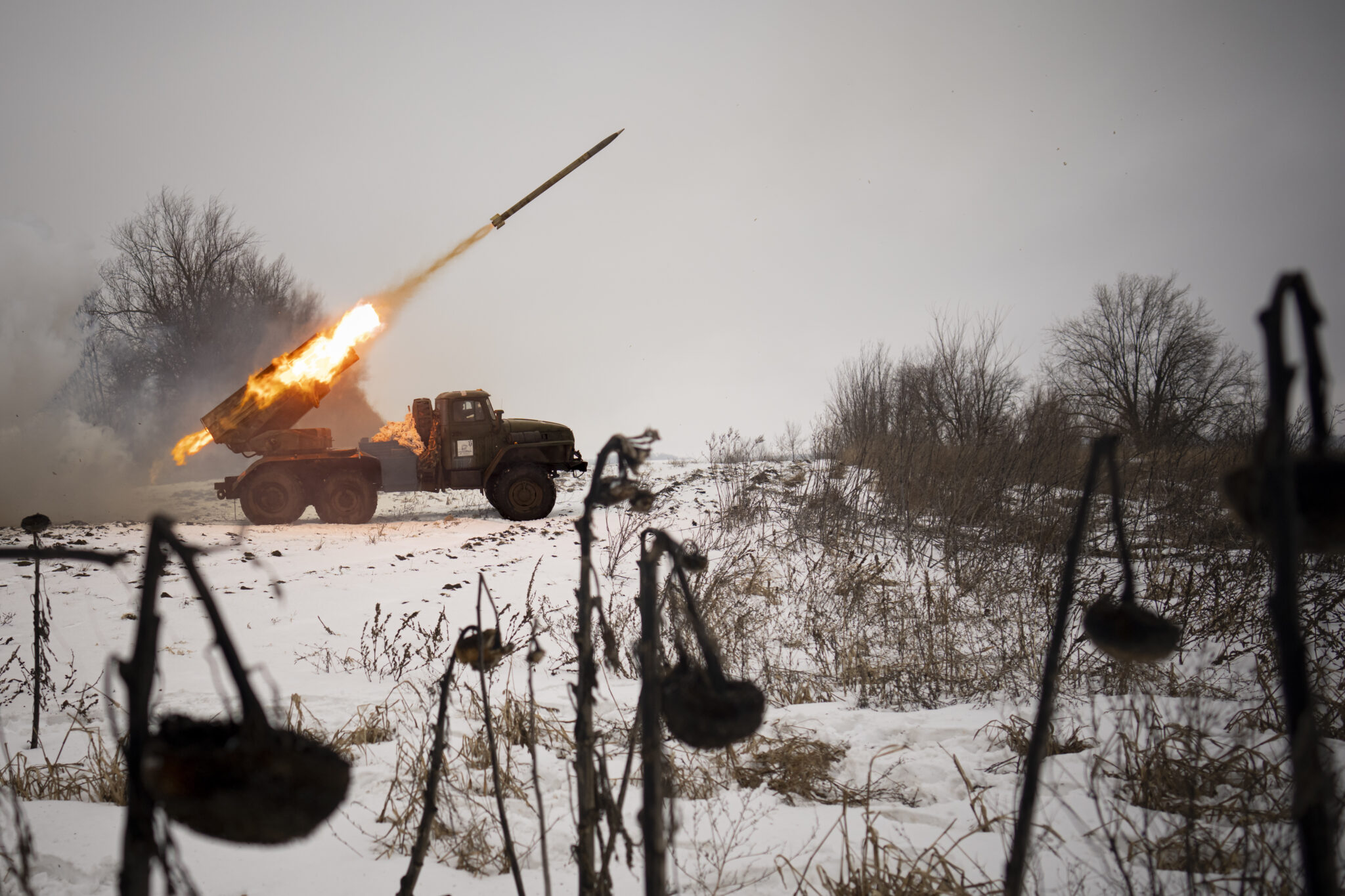 Με νύχια και με δόντια προσπαθεί να σταθεί όρθια η Ουκρανία (BINTEO)